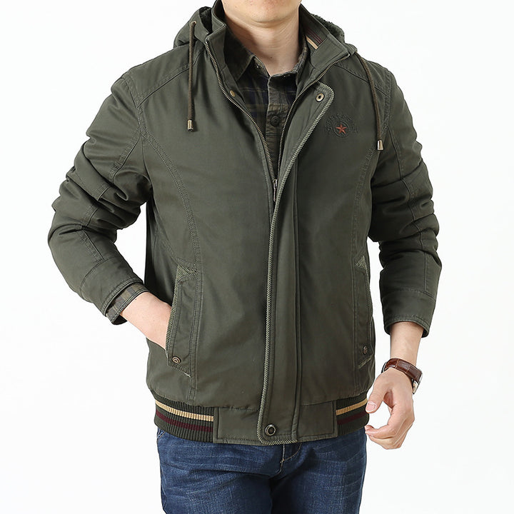 Herren Kapuzen-Canvasjacke im Field-Stil mit Reißverschluss, Utility-Taschen und gesteppter Innenlage – Taviero