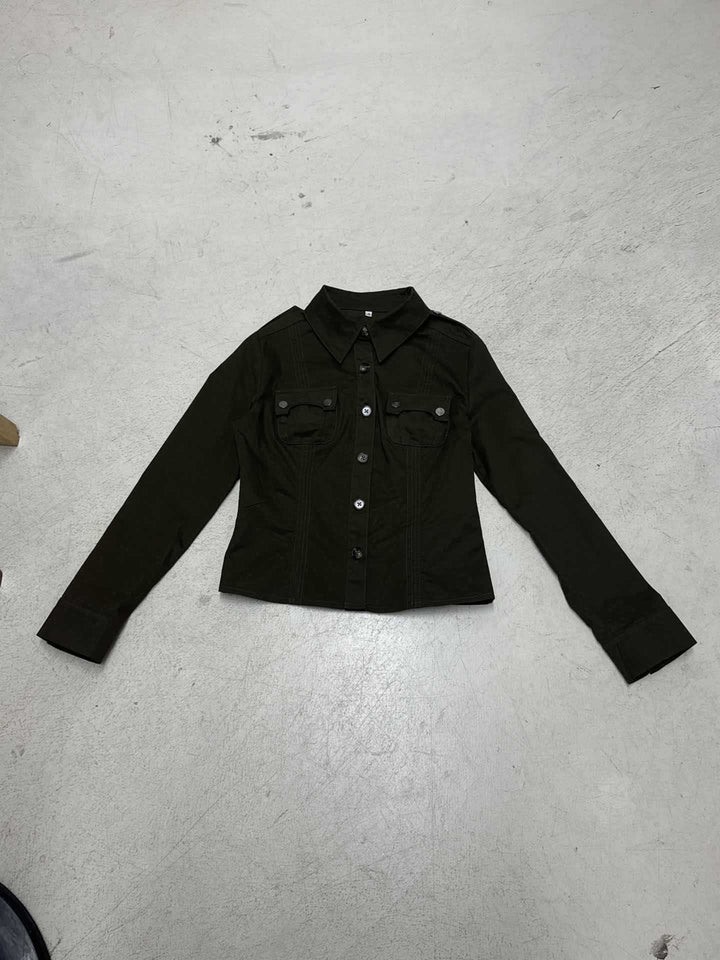 Damen Taillierte Hemdjacke mit Brusttaschen und markanter Nahtführung – Célinea