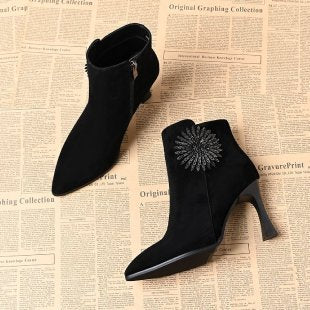 Damen Elegante Veloursleder Stiefeletten mit Glitzer-Pin Echo Archiv
