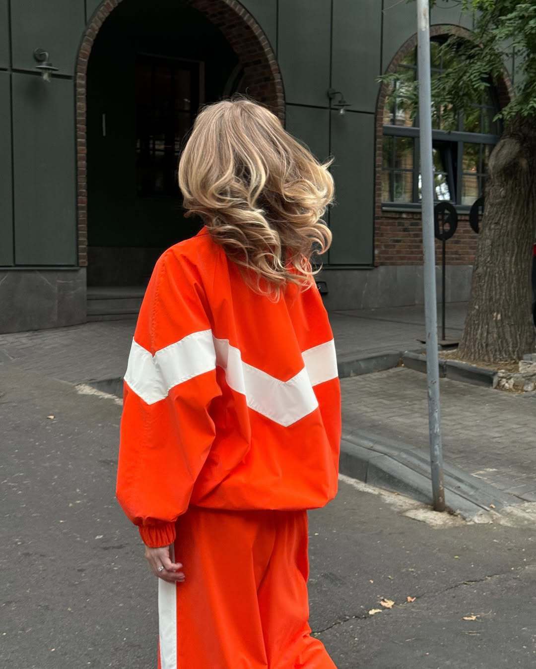 Damen leichte Oversize-Windbreakerjacke mit Kontrastpanelen, Tunnelzugbund und elastischen Bündchen – Célinea