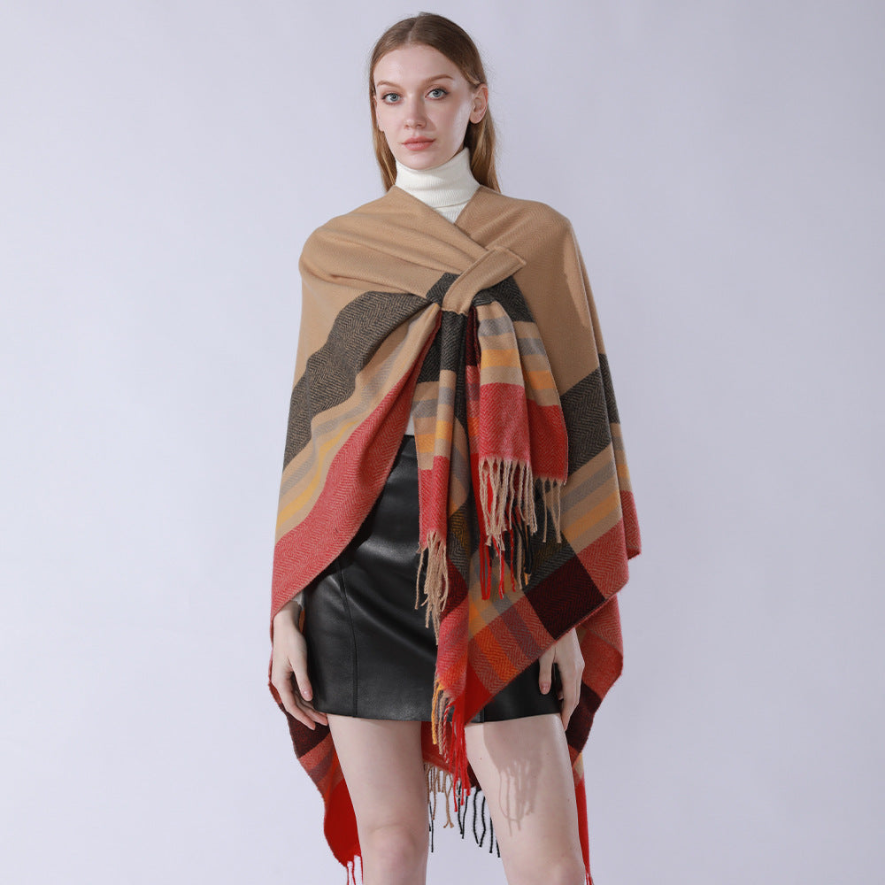 Damen Cape-Umhang aus Wollmix mit Bindegürtel und Karodessin Echo Archiv