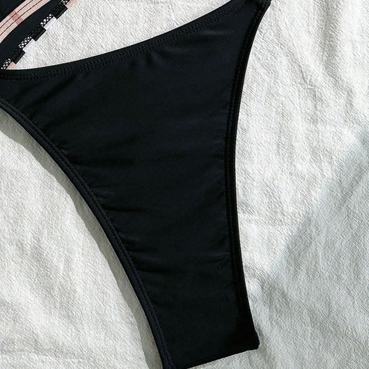 Damen Triangel-Bikini mit verstellbaren Trägern und eleganten Rüschendetails Echo Archiv