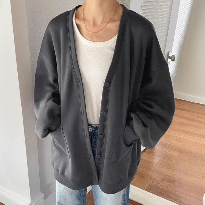 Damen Oversized Sweatcardigan mit Knopfleiste, aufgesetzten Taschen und überschnittener Schulter – Avérine