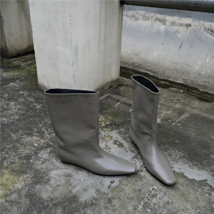 Damen Weiche kniehohe Slouch-Boots mit spitzer Zehenform und ergonomischer Flachsohle – Lioré
