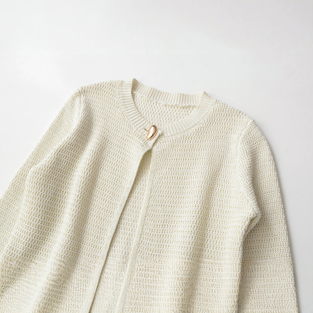 Damen Kurze gehäkelte Boxy-Strickjacke mit dekorativem Schmuckverschluss Echoarchiv