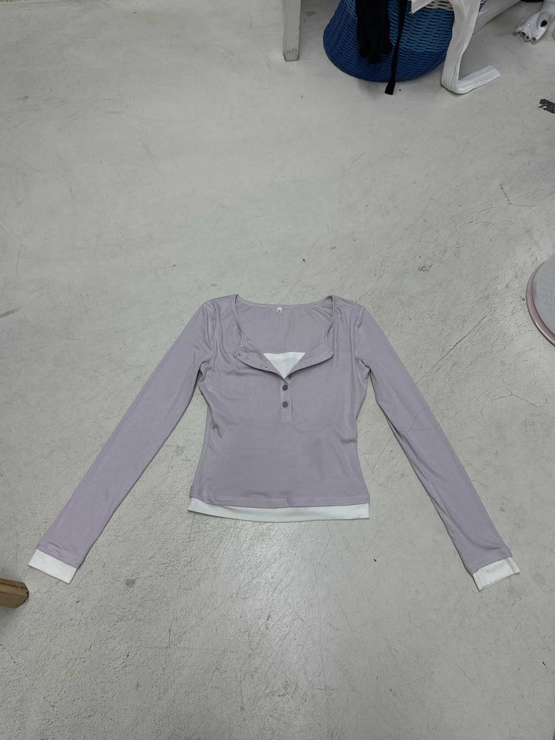 Damen nan tailliertes Henley-Crop-Longsleeve mit kontrastierenden Saum- und Ärmelbündchen Echo Archiv
