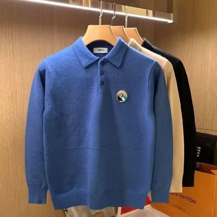 Herren Polokragen-Feinstrickpullover mit Emblem und gerippten Bündchen Echoarchiv