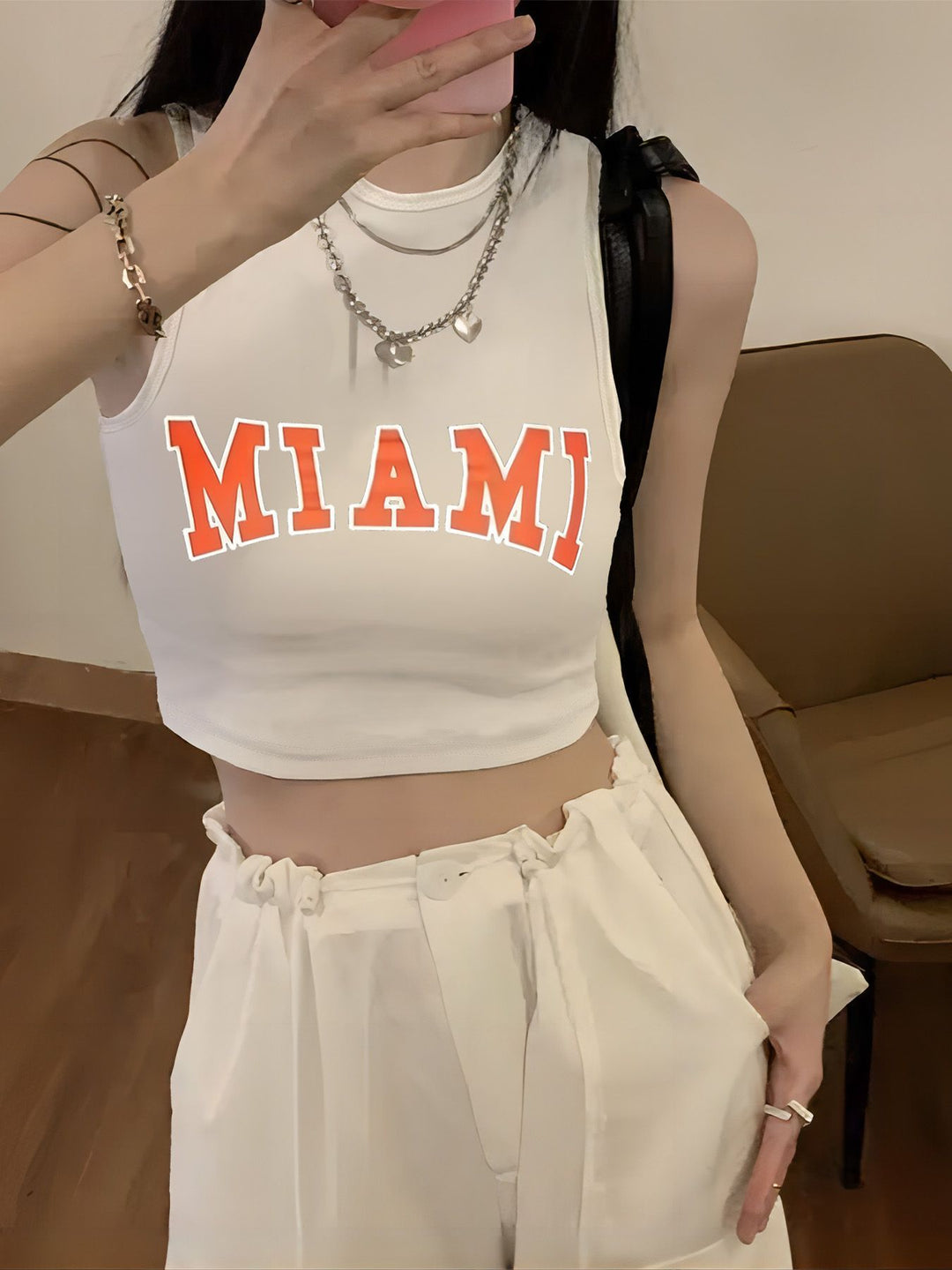 Damen Crop-Top mit auffälligem Schriftzug und körpernahem Schnitt Echo Archiv