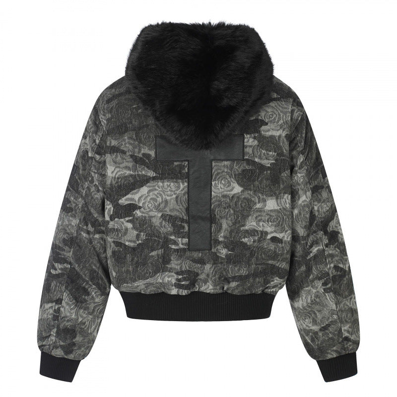 Damen Boxy-Bomberjacke mit weichem Kunstpelzkragen und floraler Camouflage-Struktur Echo Archiv