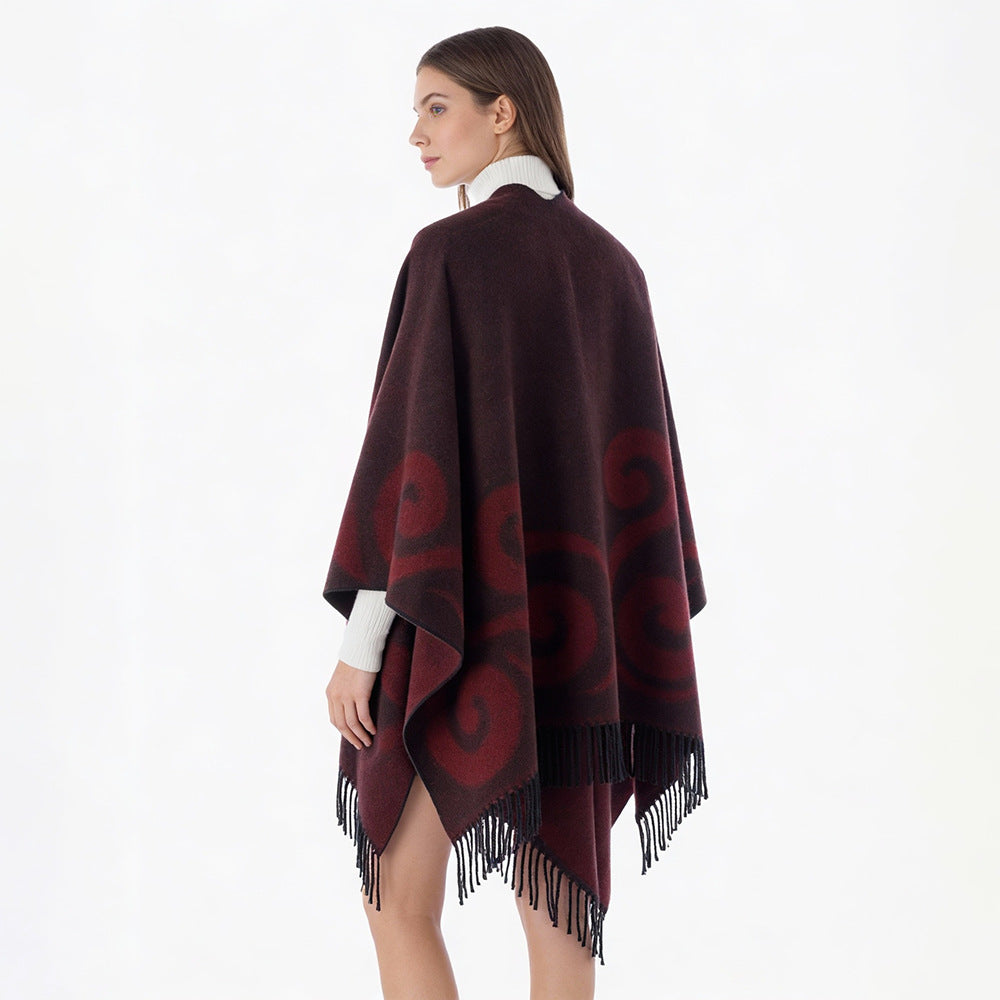 Damen Wollmix-Poncho mit Jacquard‑Wirbelmuster, V-Ausschnitt und Fransen – Avérine