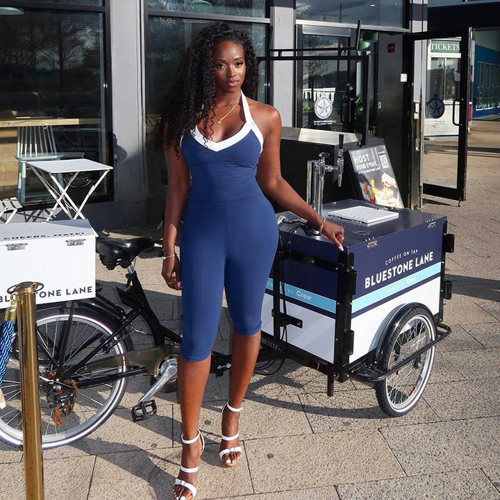 Damen eleganter, figurbetonter Jumpsuit mit V-Ausschnitt und raffinierter Schnürung Echo Archiv