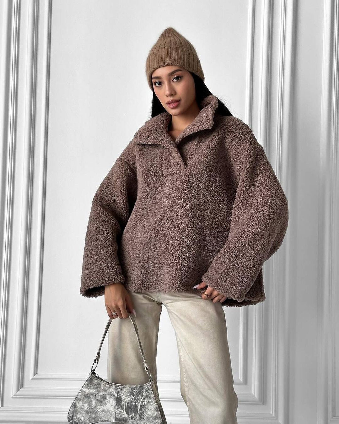 Damen Oversized Teddy-Pullover mit halber Druckknopfleiste und Stehkragen Echoarchiv