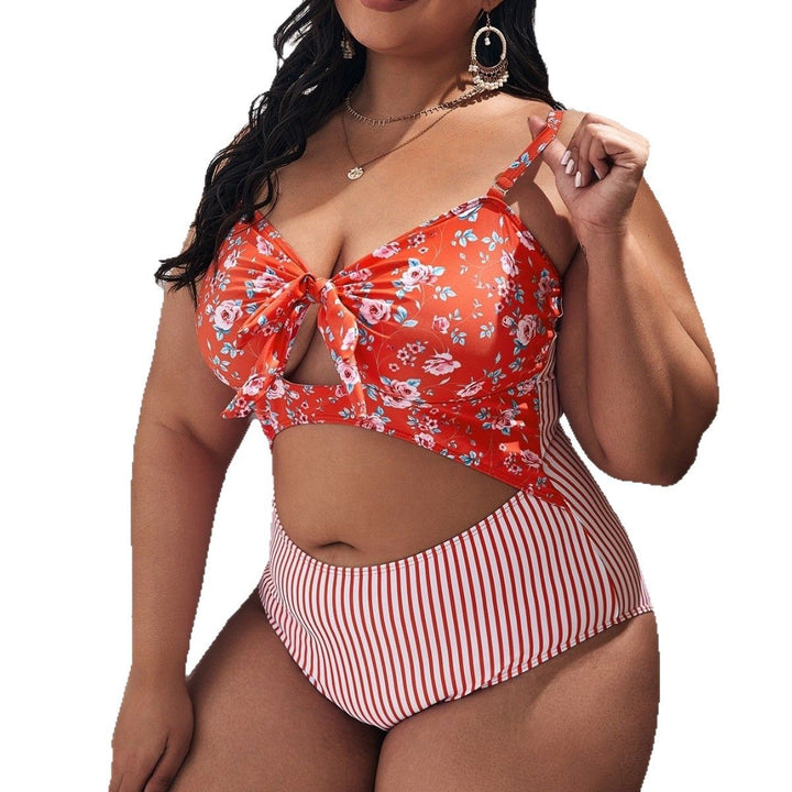 Damen Bikini-Set mit verspieltem floralem Oberteil und gestreiftem Unterteil Echo Archiv