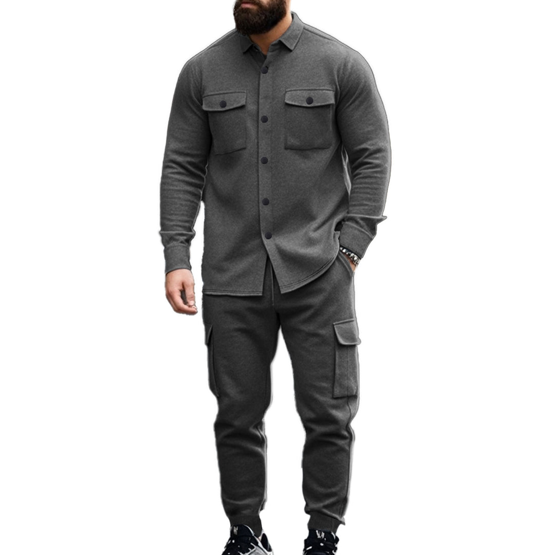 Herren lässiges Hemd mit praktischen Pattentaschen und Jogginghose Echoarchiv