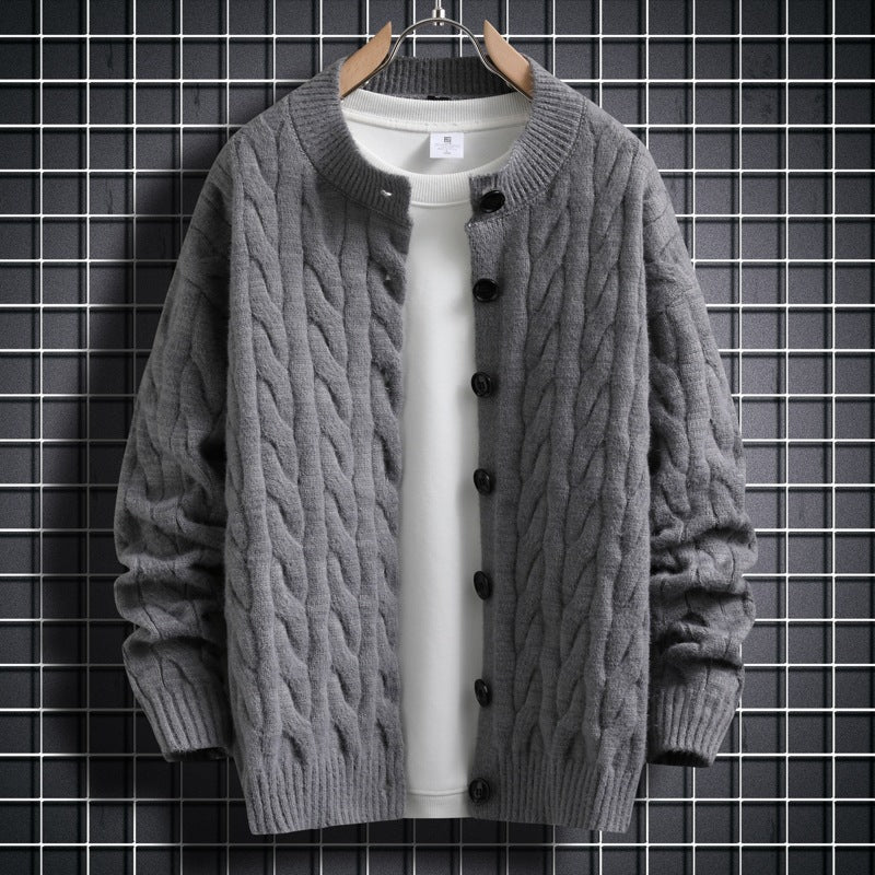 Herren Strickjacke mit modernem Zopfmuster und durchgehendem Knopfverschluss Echoarchiv
