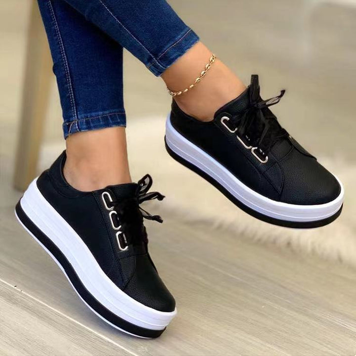 Damen Low-Cut Keil-Sneaker mit Metallic-Finish und extra hoher Profilsohle – Névara