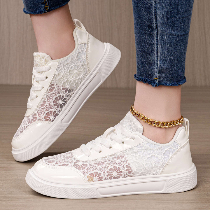 Damen nan eleganter Plateau-Sneaker mit Spitzen-Overlay, lackierten Overlays und gepolstertem Komfortfußbett Echo Archiv