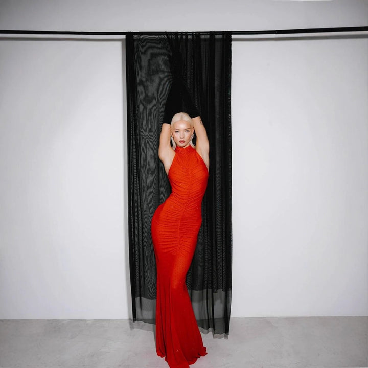 Damen Elegantes langes Abendkleid mit Raffung und schimmernden Akzenten Echo Archiv