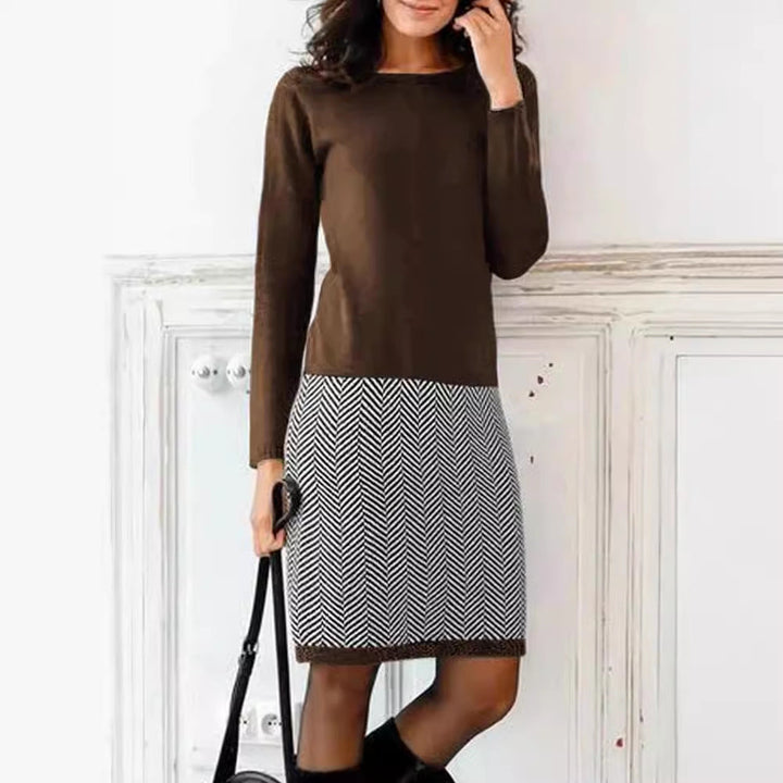 Elegantes Damen Strickkleid mit Chevron-Muster für Alltag & Büro | Echoarchiv