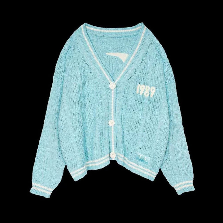 Damen nan kurz geschnittene Strickjacke mit V-Ausschnitt, Kontrastpaspel und oversized Ärmeln Echo Archiv