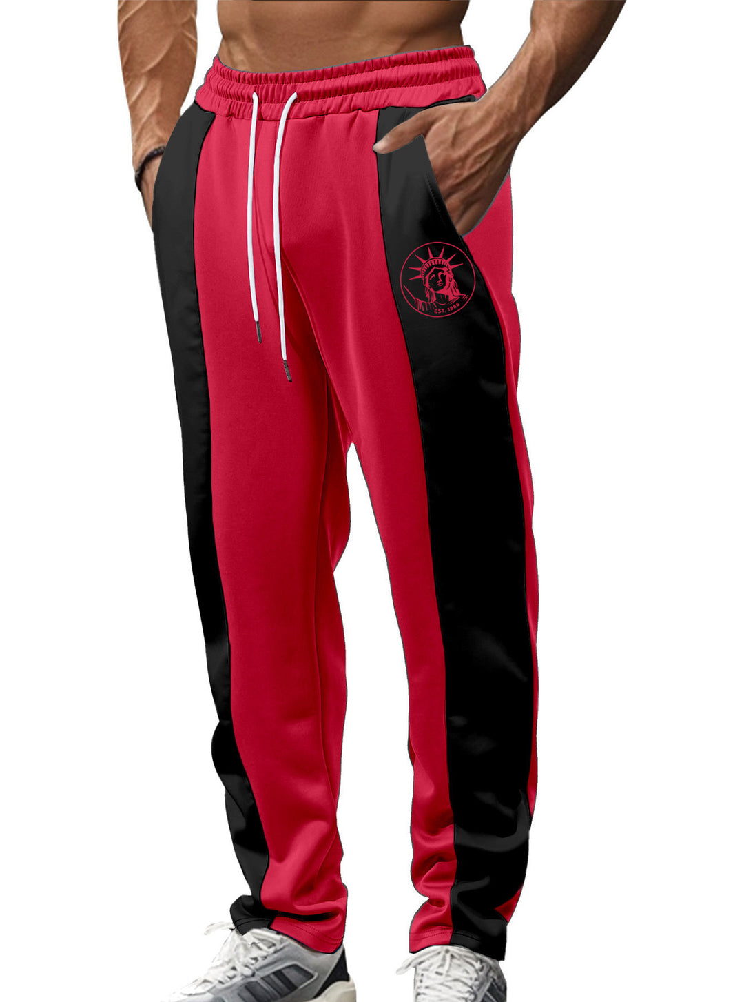 Herren nan sportive Trackpants mit seitlichen Kontrastbahnen elastischem Bund Kordelzug und Hirschstickerei Echo Archiv