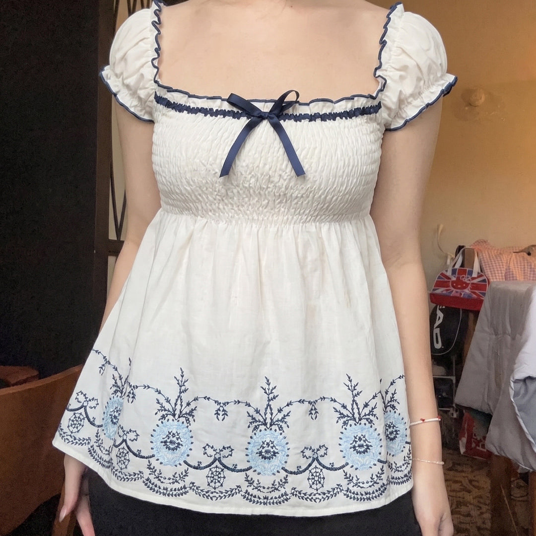 Damen Baumwollbluse mit floralem Stickdesign und schickem Rüschensaum Echo Archiv