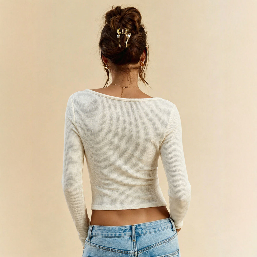 Damen geripptes Waffelstrick-Longsleeve mit U-Boot-Ausschnitt, figurbetonter Passform und Spitzenmanschetten – Avérine