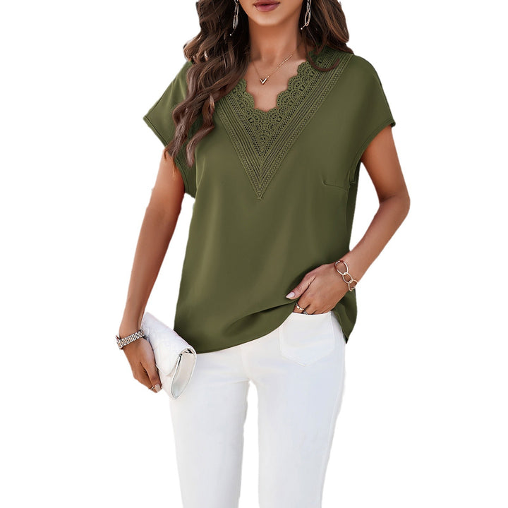Damen Bluse mit Spitzenverzierungen und V-Ausschnitt Echo Archiv
