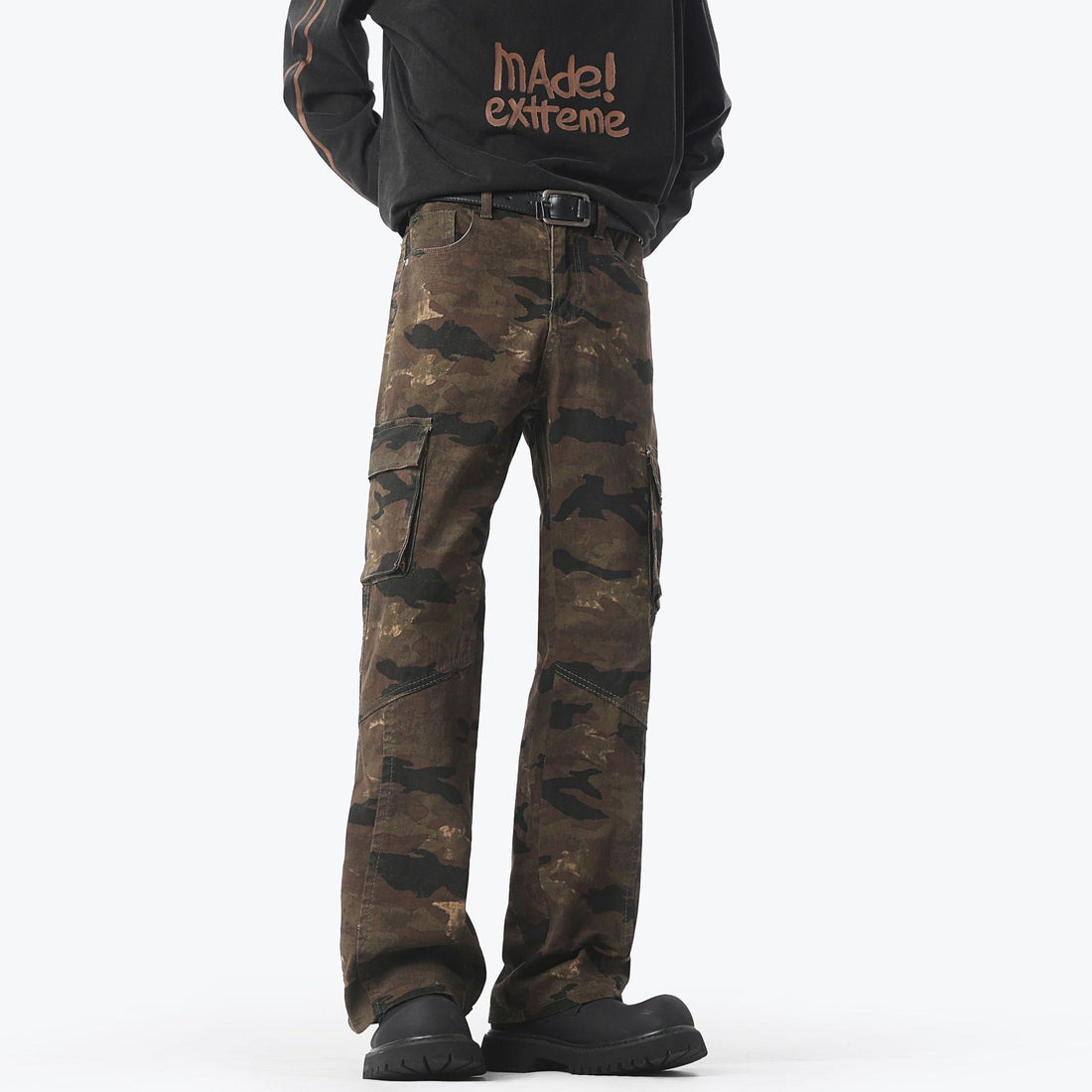 Herren Cargohose im weiten Marlene-Cut mit Camouflage‑Print und Kniepaneelen Echo Archiv