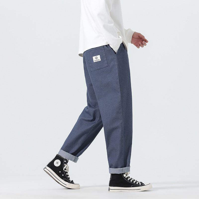Herren Locker geschnittene Cropped-Denimhose mit Umschlag und Label-Patch Echo Archiv