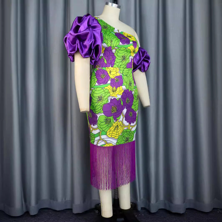 Damen Elegantes Schulterfreies Kleid mit voluminösen Puffärmeln und Fransen Echo Archiv