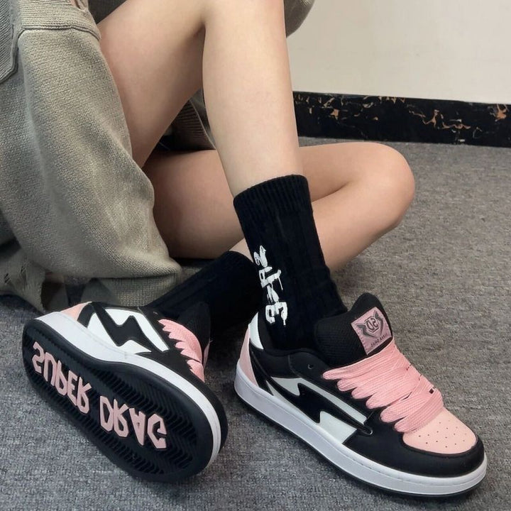 Damen Sportliche Sneakers mit atmungsaktiver Oberflächenstruktur und robustem Profil Echo Archiv
