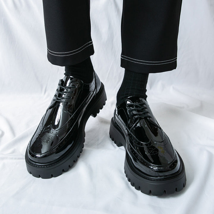 Damen Plateau-Brogue Derby mit markanter Profilsohle und Lacklederoptik Echo Archiv