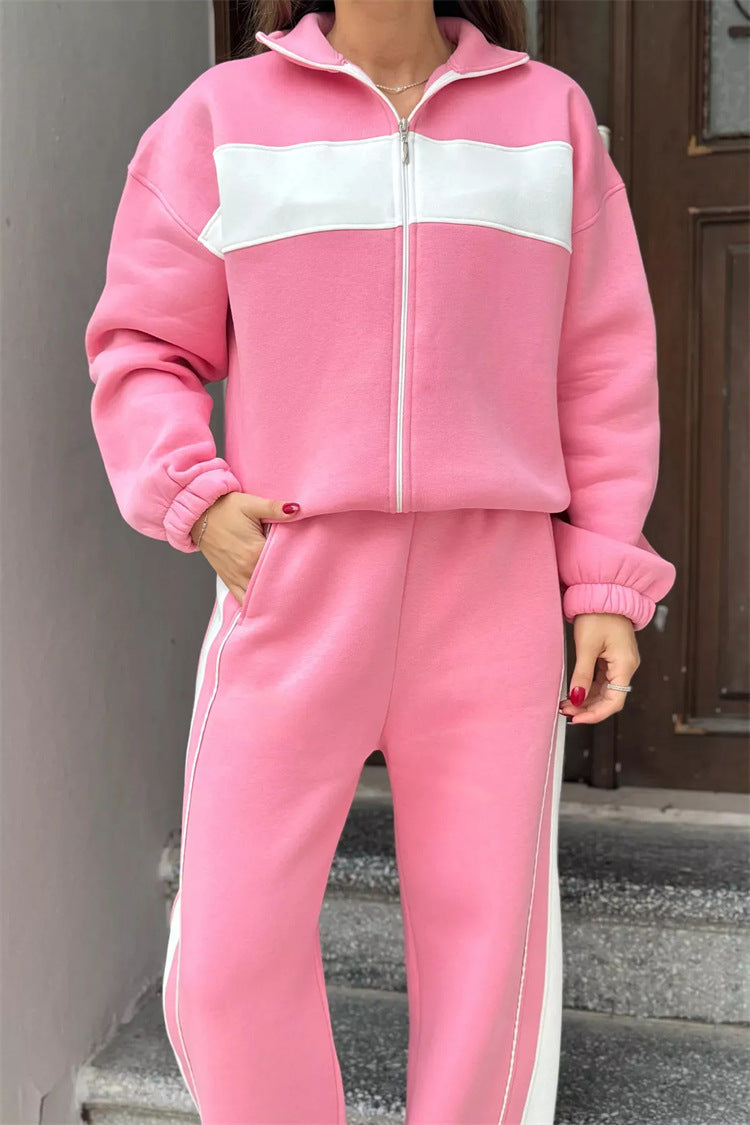Damen Komfortables Campus-Lounge-Set mit kurzem Reißverschluss-Top und Seitenstreifen-Jogger – Avérine