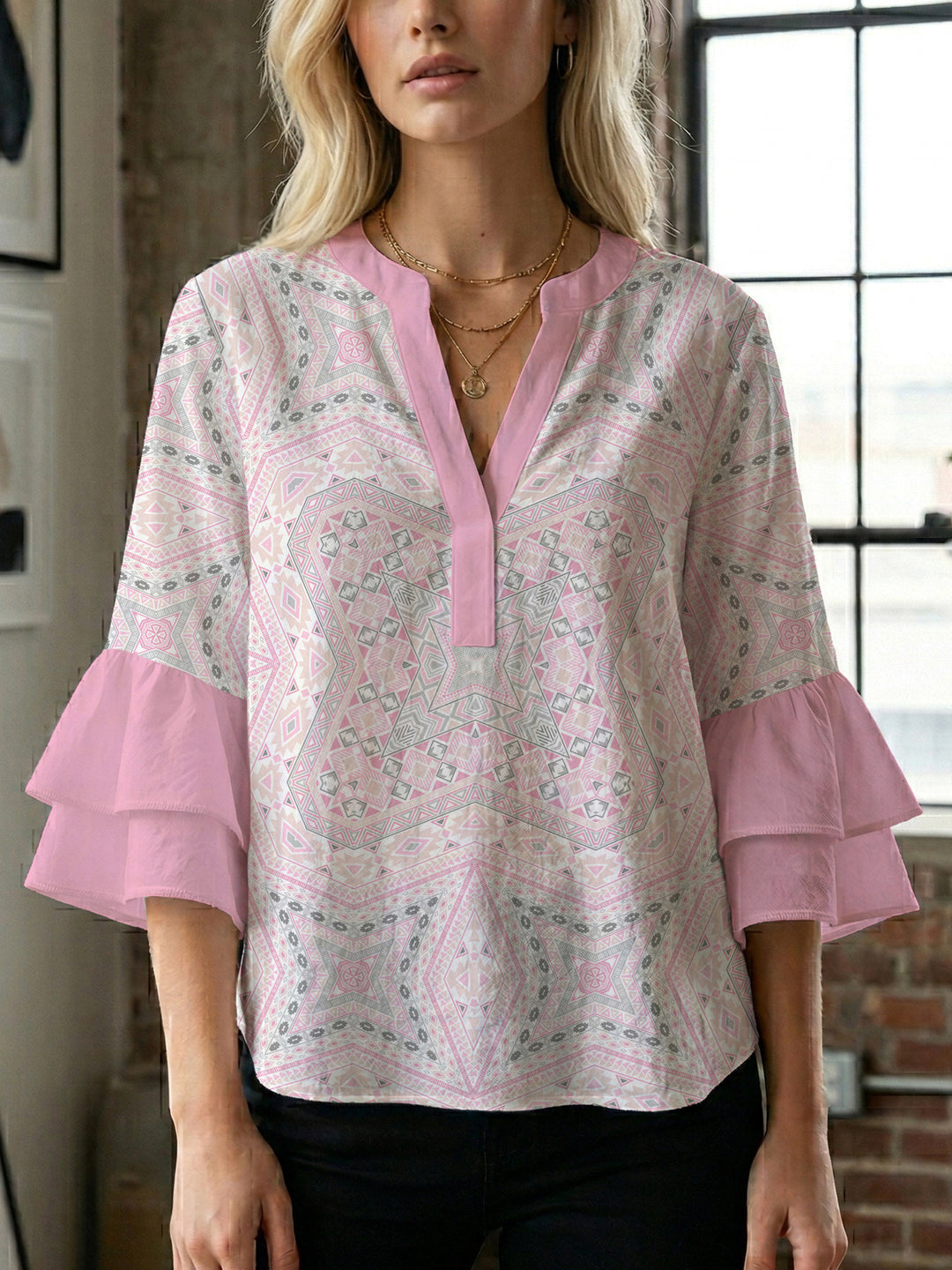 Damen Bluse mit voluminösen Rüschenärmeln und kreativem Floraldesign Echo Archiv