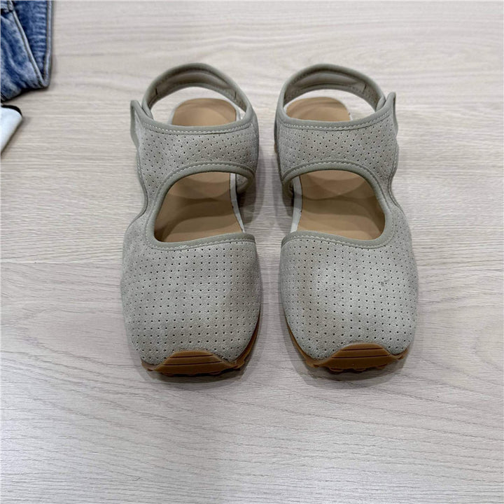 Damen Perforierte Wildleder-Sandalen mit geschlossener Zehenkappe, Klettverschluss und ergonomischer Profilsohle – Sorelia