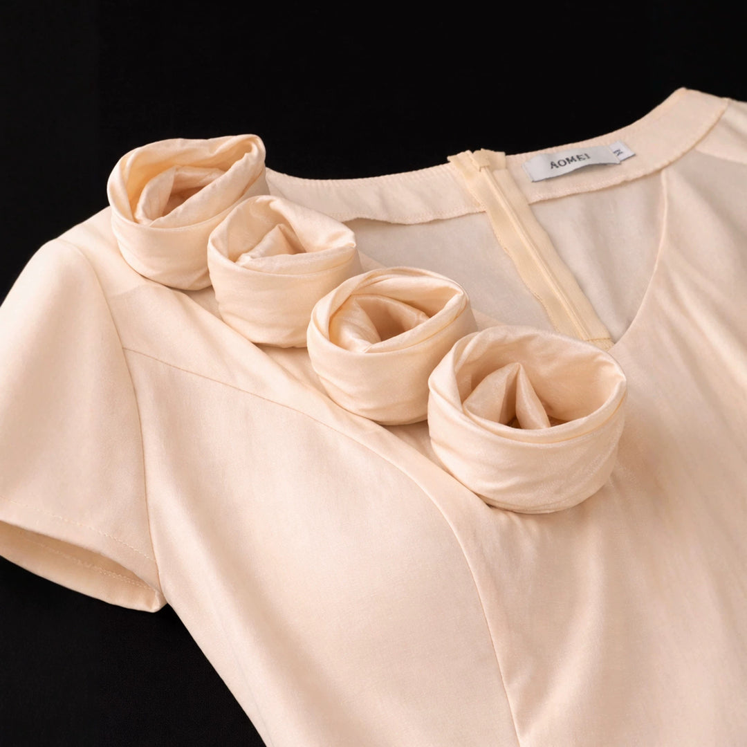 Damen figurbetontes Kleid mit Volant und Blütenapplikationen Echo Archiv