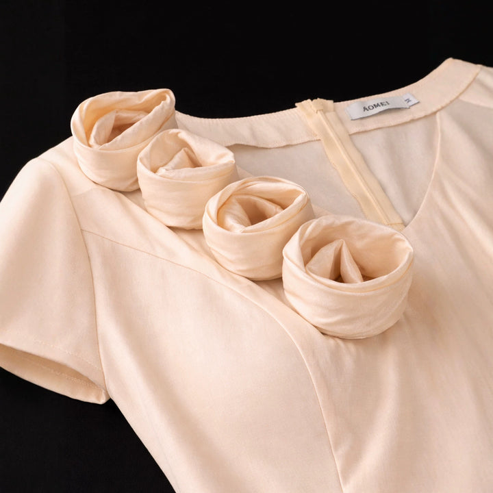 Damen figurbetontes Kleid mit Volant und Blütenapplikationen Echo Archiv