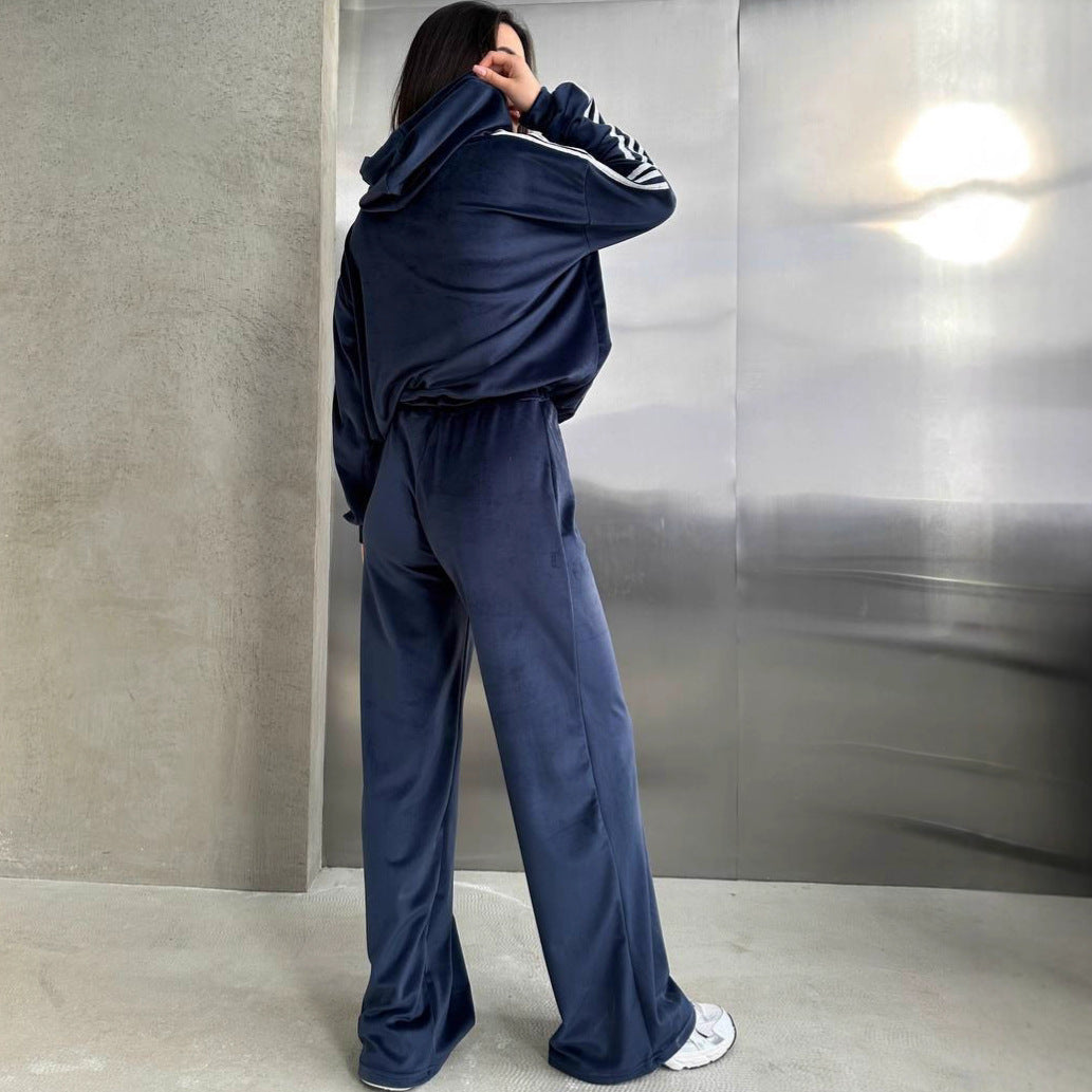 Damen Velours-Zweiteiler mit Cropped-Kapuzenpullover, sportiven Ärmeln und weiter Palazzo-Hose – Auréline