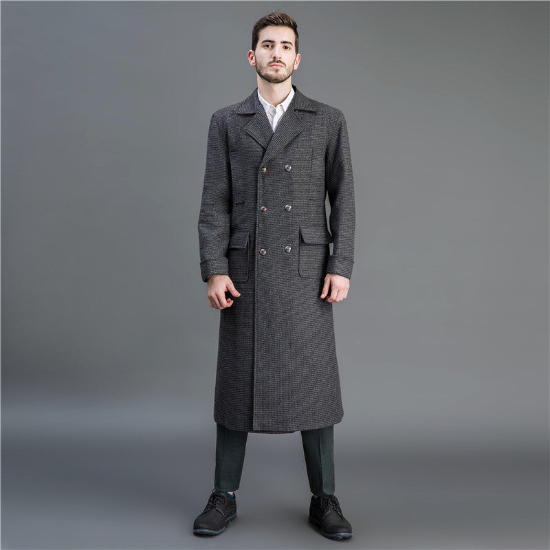 Herren Eleganter lang geschnittener Wollmantel mit Doppelreihe und Pattentaschen Echoarchiv