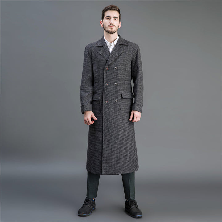 Herren Eleganter lang geschnittener Wollmantel mit Doppelreihe und Pattentaschen Echoarchiv