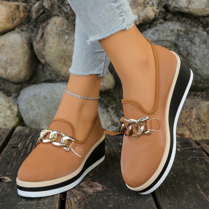 Damen slip-on Plateau-Loafer mit dekorativer Metallkette, strukturiertem Kunstleder und gepolstertem Komfortfußbett Echo Archiv