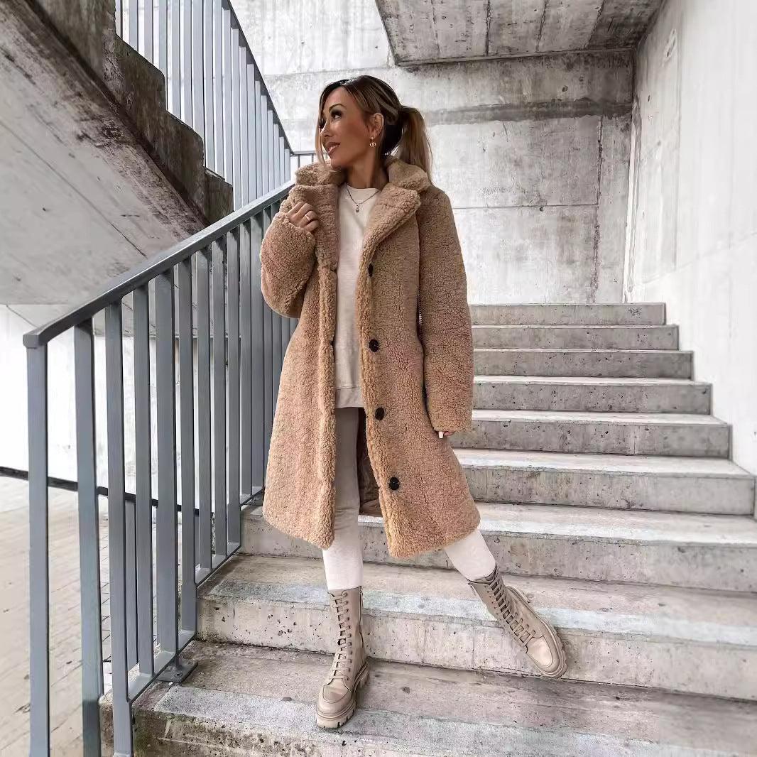 Damen Lange Teddy Faux-Shearling Knopf-Front Mantel mit Reverskragen – Montévia