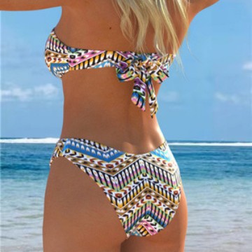 Damen Bandeau-Bikini mit stylischem Ethno-Muster und hohem Taillenschnitt Echo Archiv
