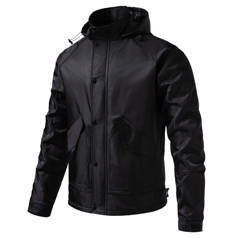 Herren Wasserabweisende Kapuzenjacke im Utility‑Stil mit Druckknopfleiste und Pattentaschen Echo Archiv