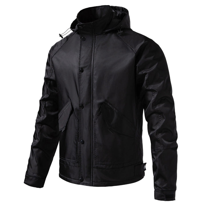 Herren Wasserabweisende Kapuzenjacke im Utility‑Stil mit Druckknopfleiste und Pattentaschen Echo Archiv