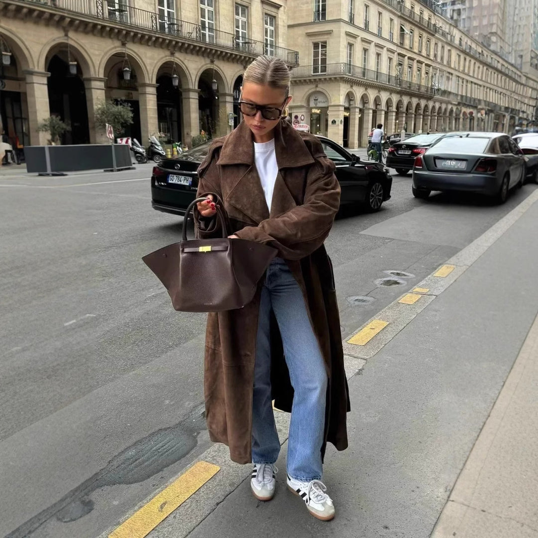 Damen taillierter veganer Trenchcoat mit Schalkragen, Bindegürtel und Schulterriegeln – Montévia