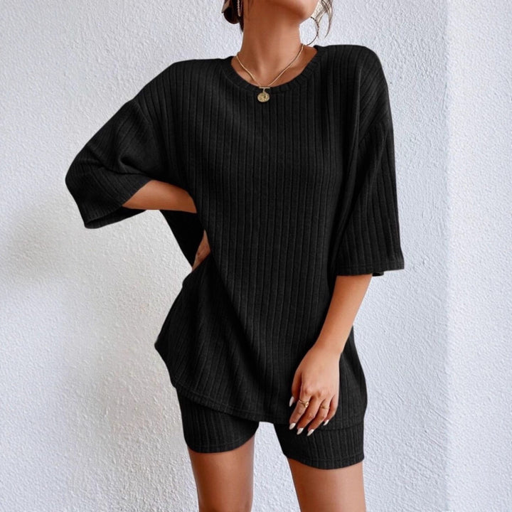 Damen Lässiges Rippstrick-Lounge-Set mit Oversize-Kurzarmoberteil und High-Waist-Biker-Shorts – Élanora