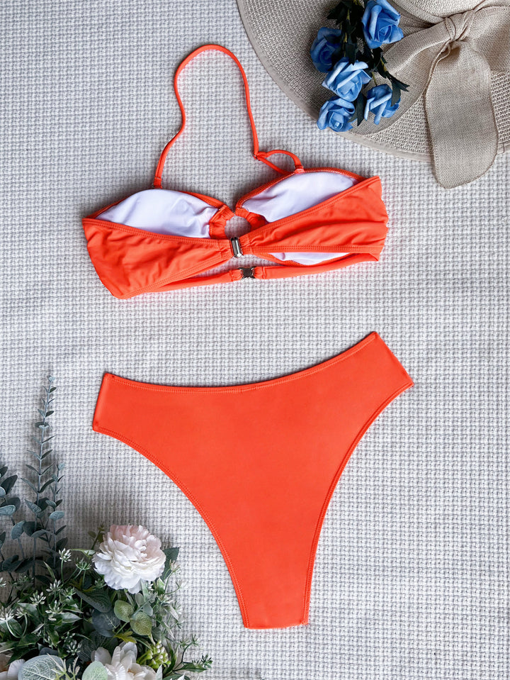 Damen Bandeau-Bikini mit Glamourösen Ringdetails Echo Archiv