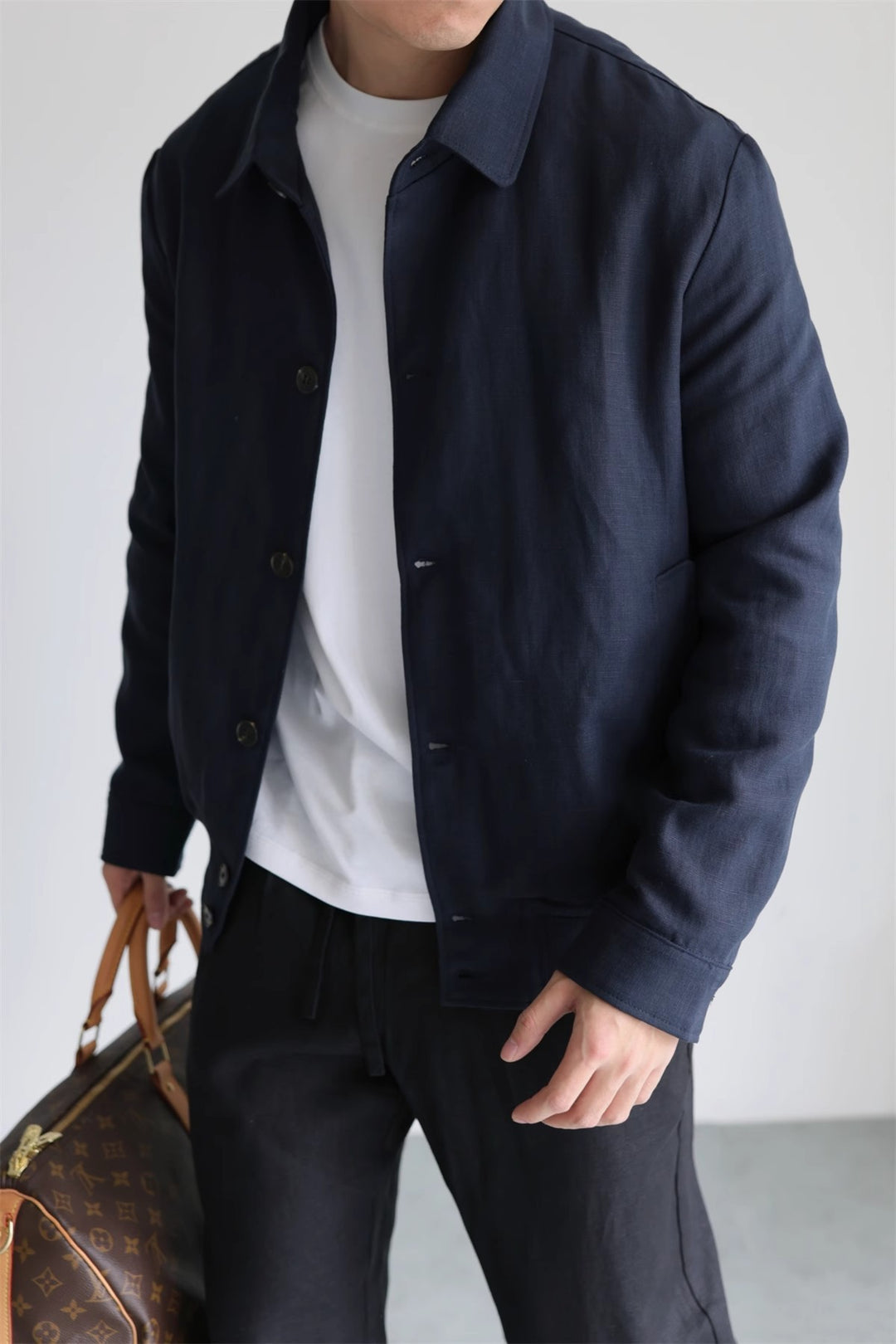 Herren Leichte Leinenjacke mit Hemdkragen und durchgehender Knopfleiste Echoarchiv